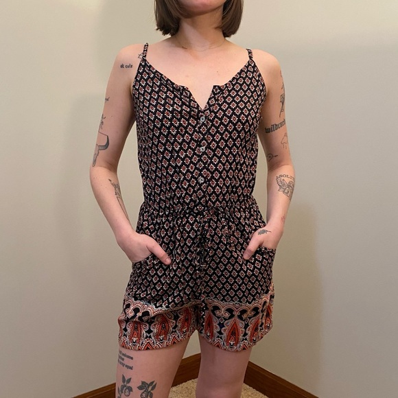 Patterned Romper - Picture 3 of 7
